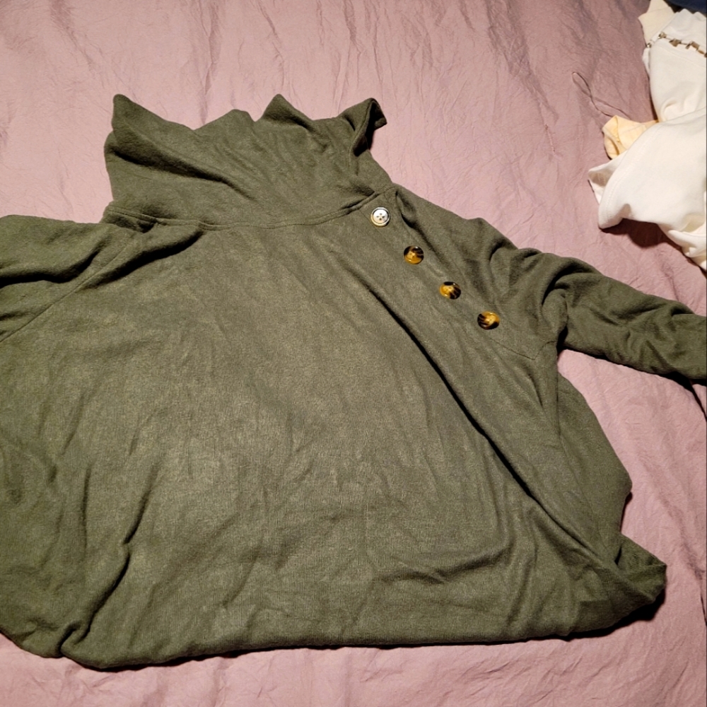 Beautiful new top with tags still on.